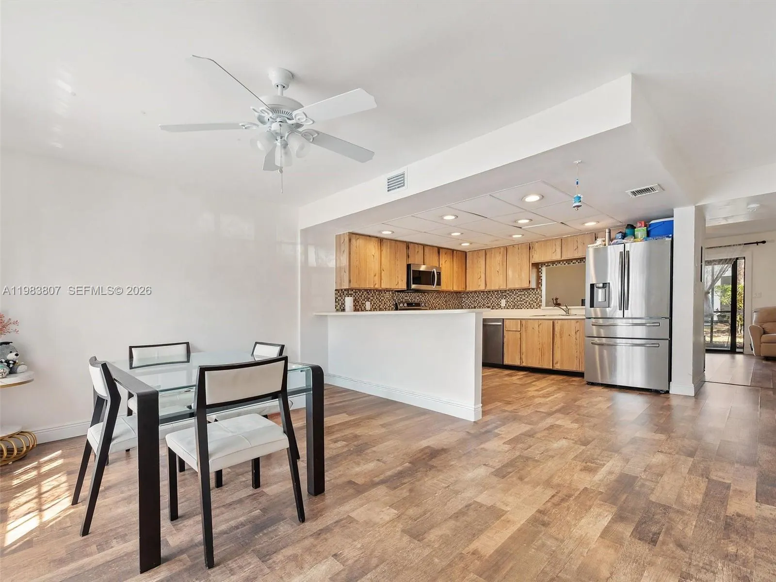 9445 NW 42nd St, Sunrise FL 33351