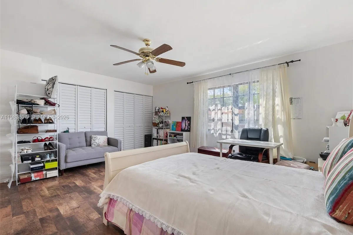 9445 NW 42nd St, Sunrise FL 33351