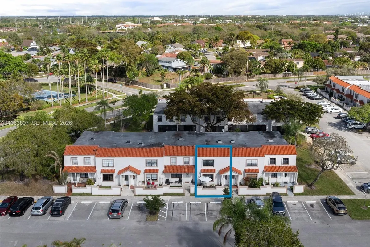 9445 NW 42nd St, Sunrise FL 33351