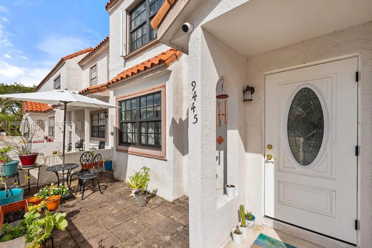 9445 NW 42nd St, Sunrise FL 33351