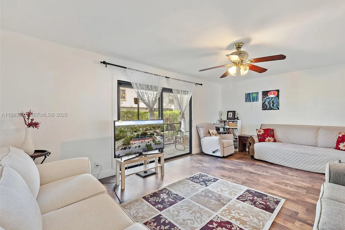 9445 NW 42nd St, Sunrise FL 33351