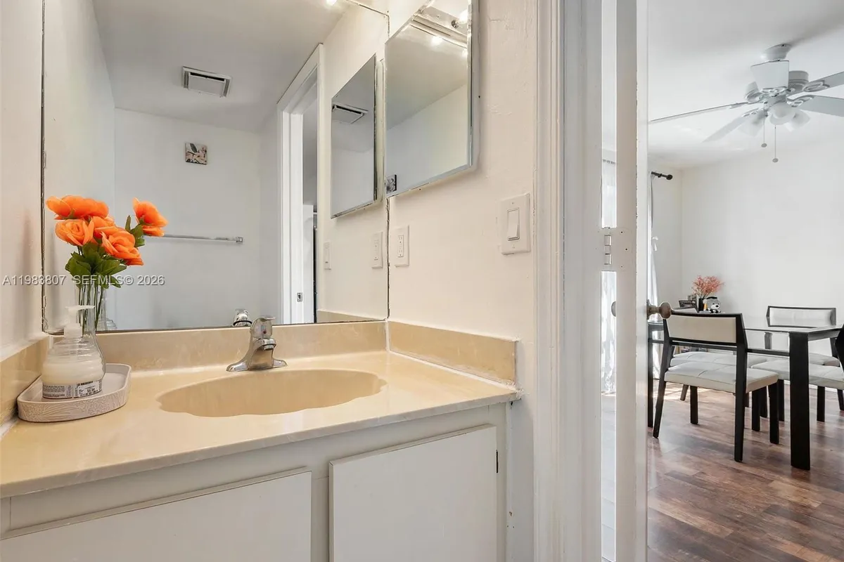 9445 NW 42nd St, Sunrise FL 33351