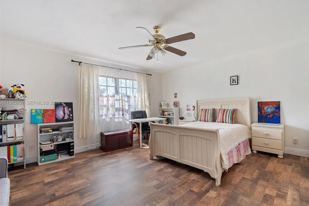 9445 NW 42nd St, Sunrise FL 33351