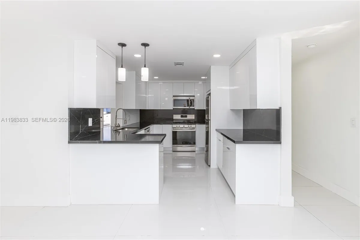 6610 Cody St, Hollywood FL 33024