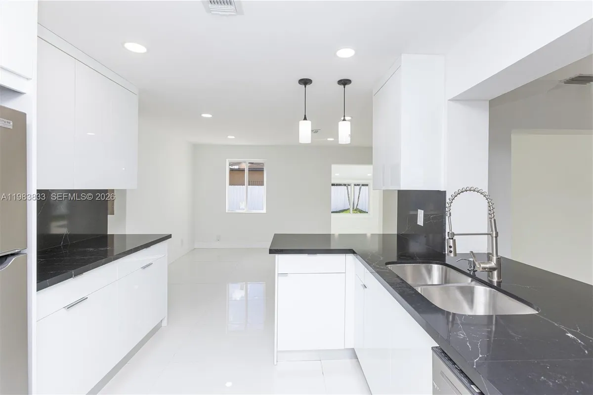 6610 Cody St, Hollywood FL 33024