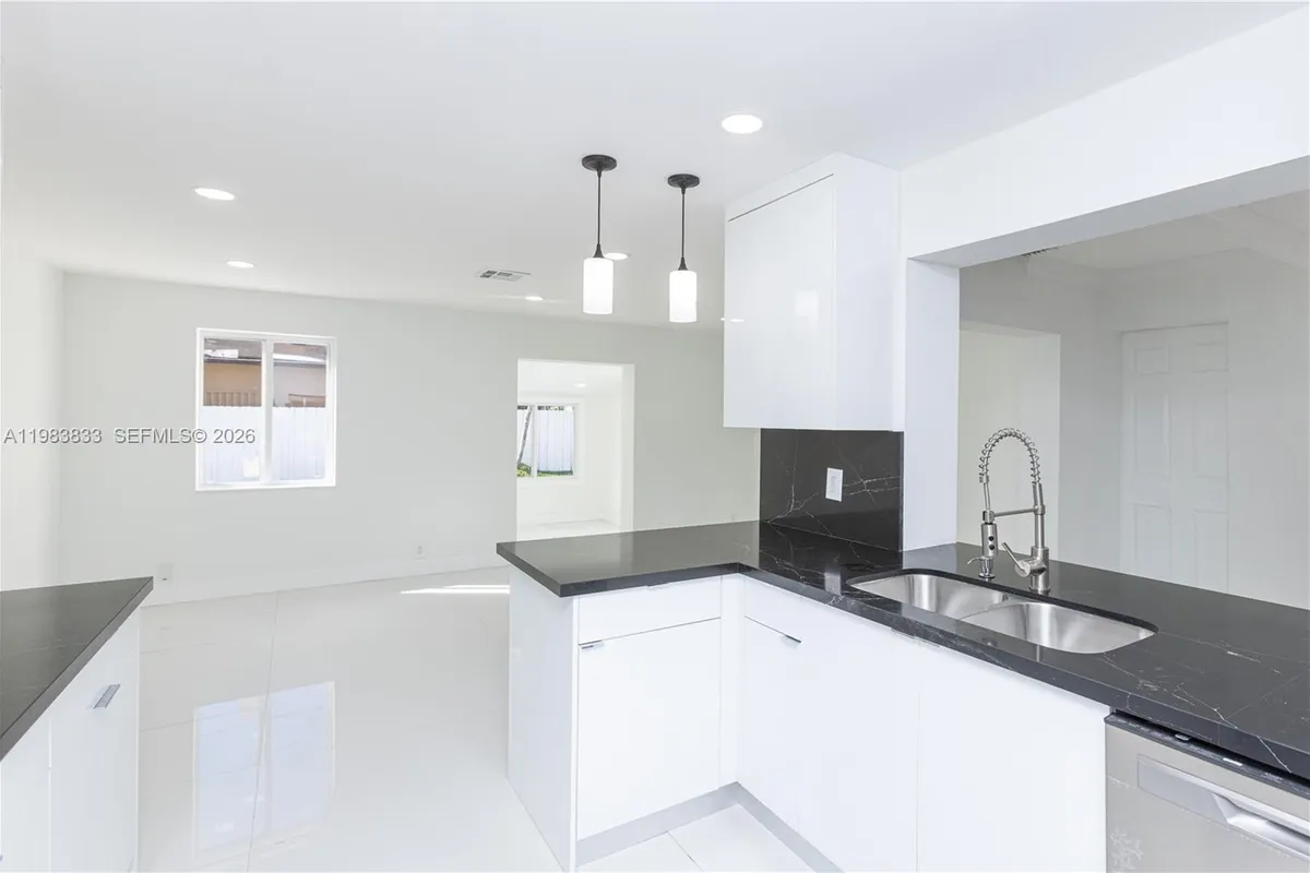 6610 Cody St, Hollywood FL 33024