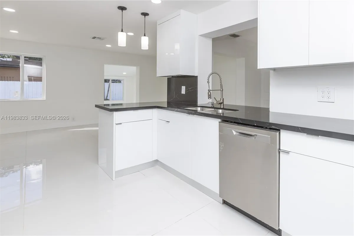 6610 Cody St, Hollywood FL 33024