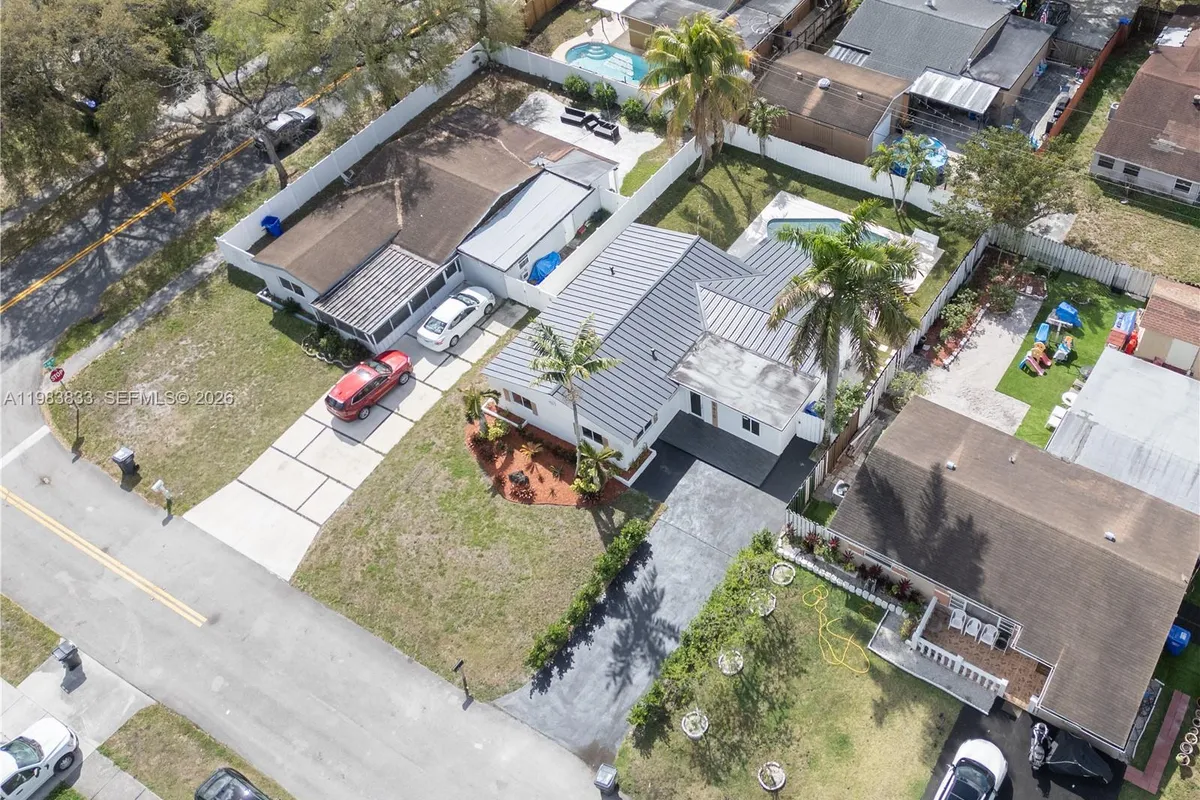 6610 Cody St, Hollywood FL 33024