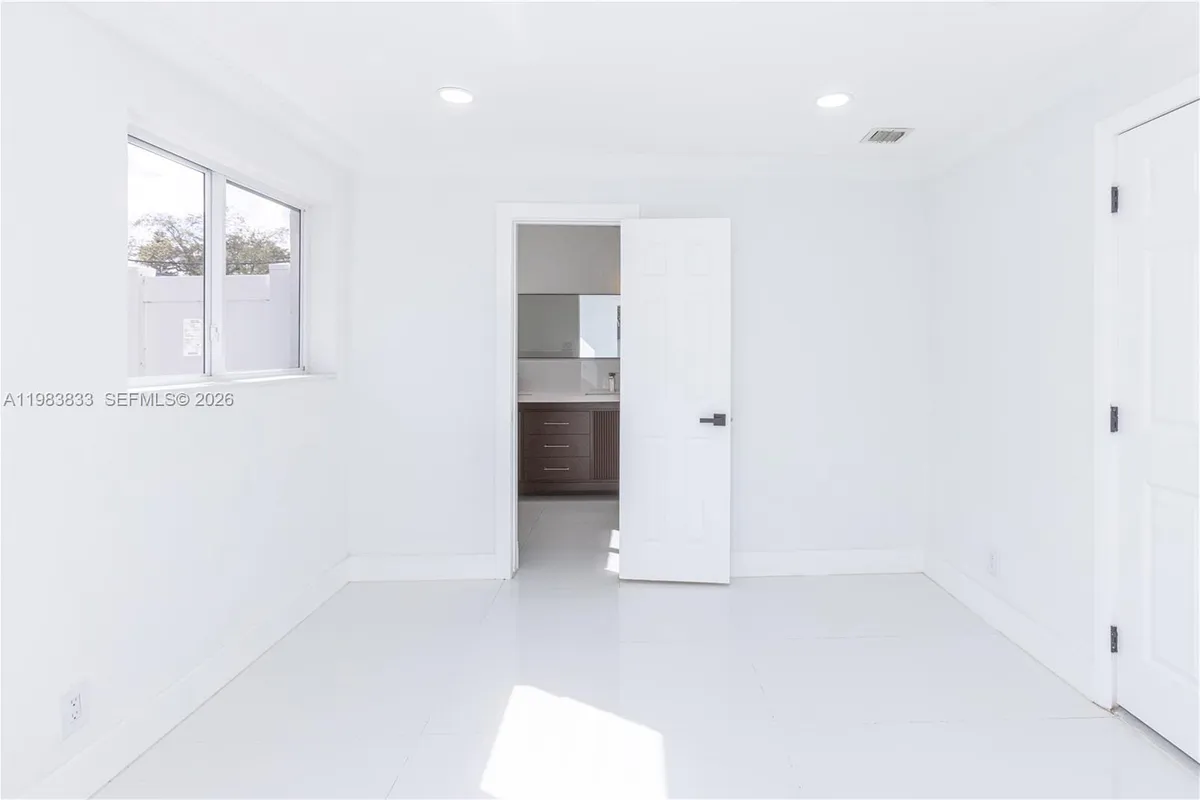 6610 Cody St, Hollywood FL 33024