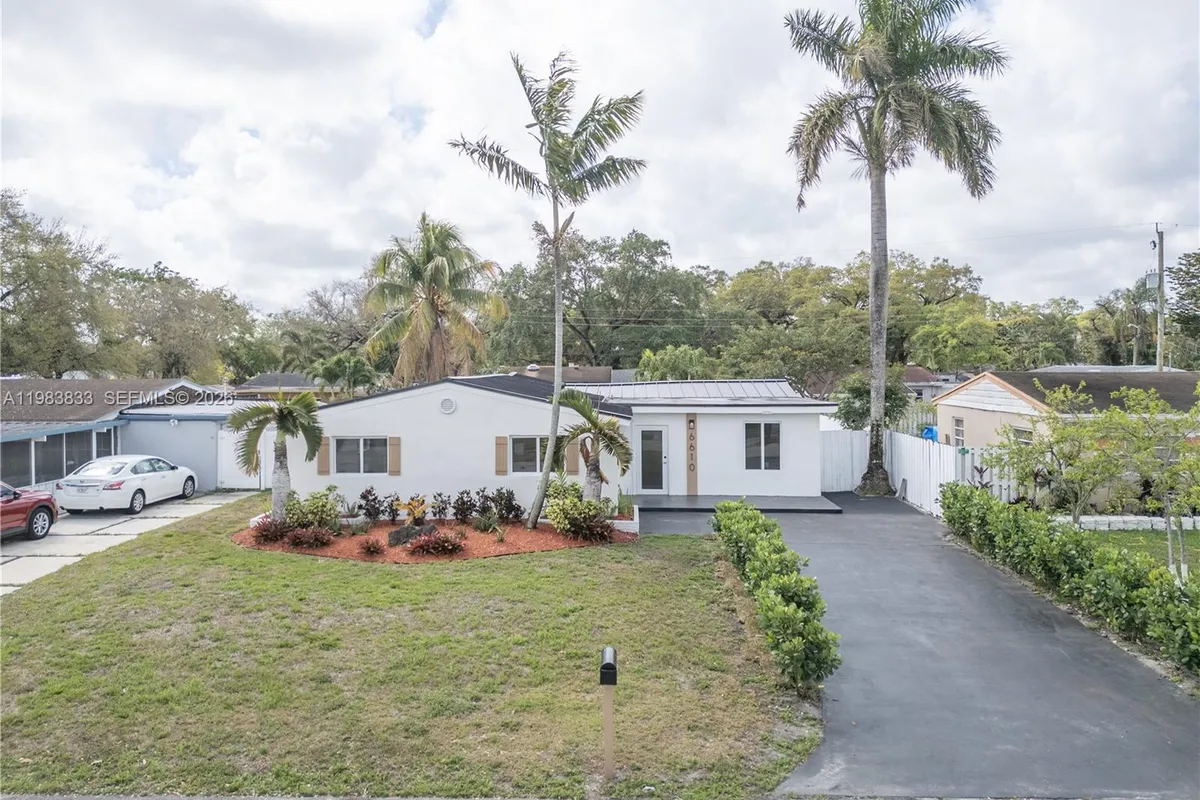6610 Cody St, Hollywood FL 33024