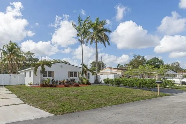 6610 Cody St, Hollywood FL 33024