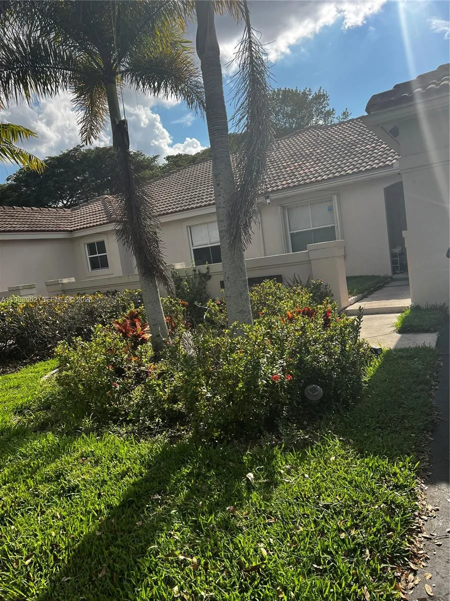 1611 Zenith Way, Weston FL 33327