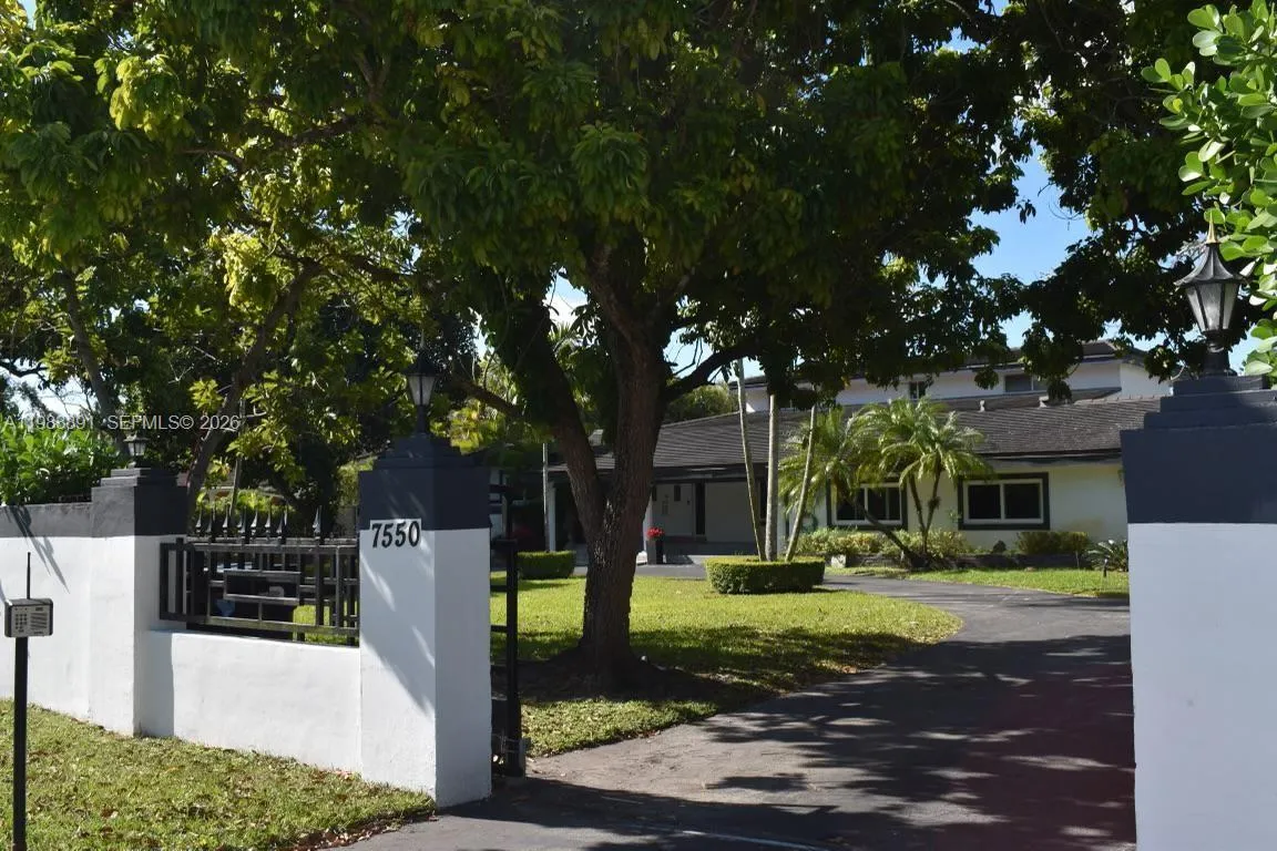 7550 SW 82nd Ct, Miami FL 33143