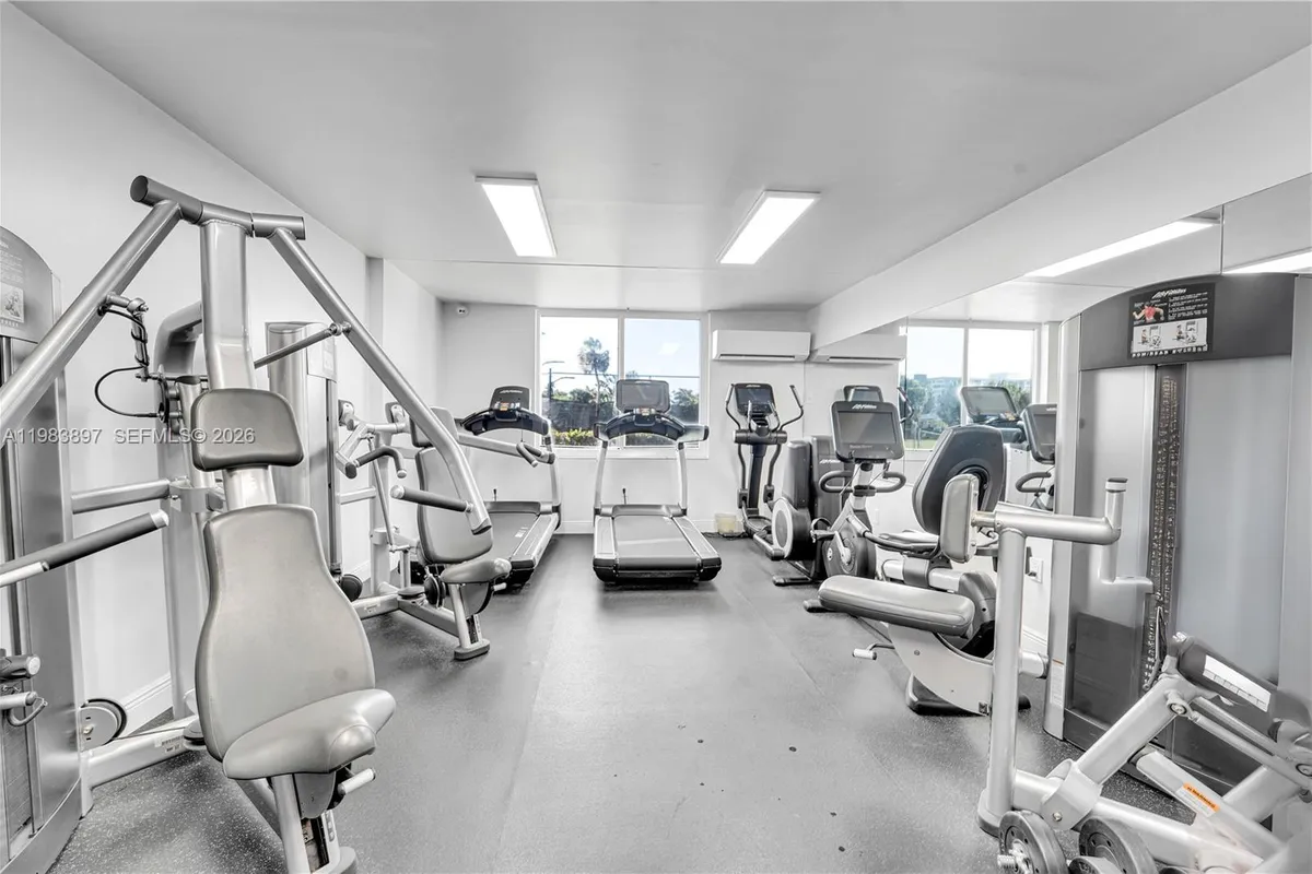 919 Hillcrest Dr # 210, Hollywood FL 33021