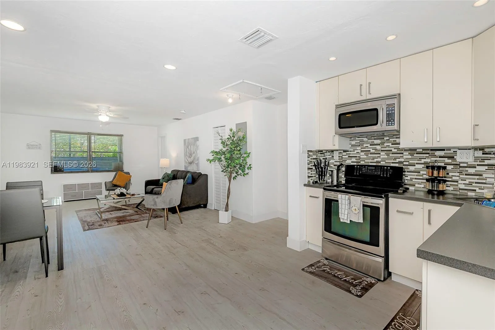 201 Columbus Pkwy, Hollywood FL 33021