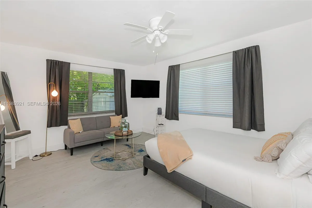 201 Columbus Pkwy, Hollywood FL 33021