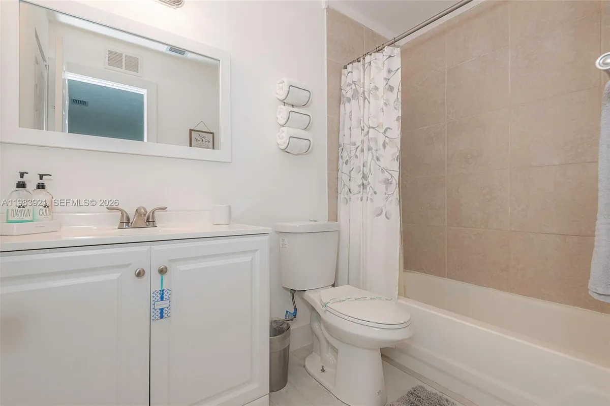 201 Columbus Pkwy, Hollywood FL 33021