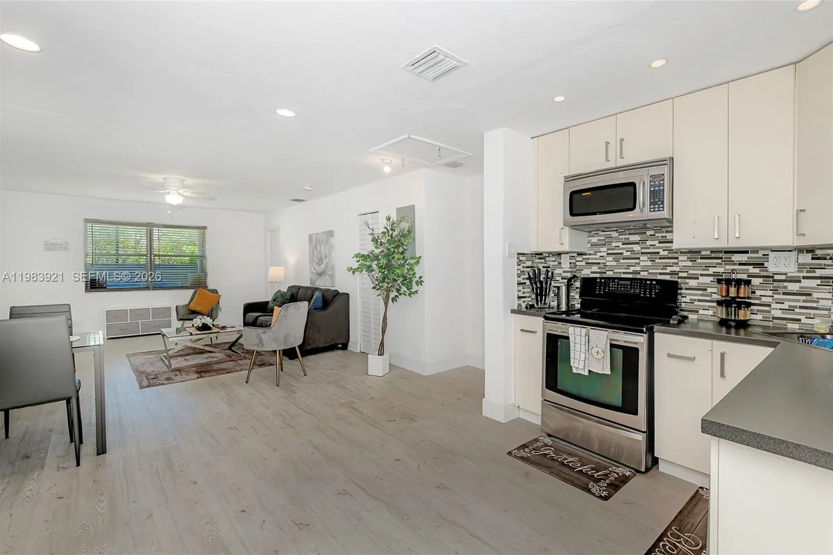 201 Columbus Pkwy, Hollywood FL 33021