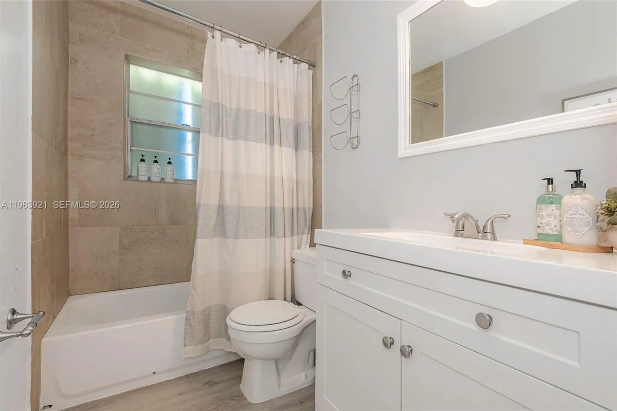 201 Columbus Pkwy, Hollywood FL 33021