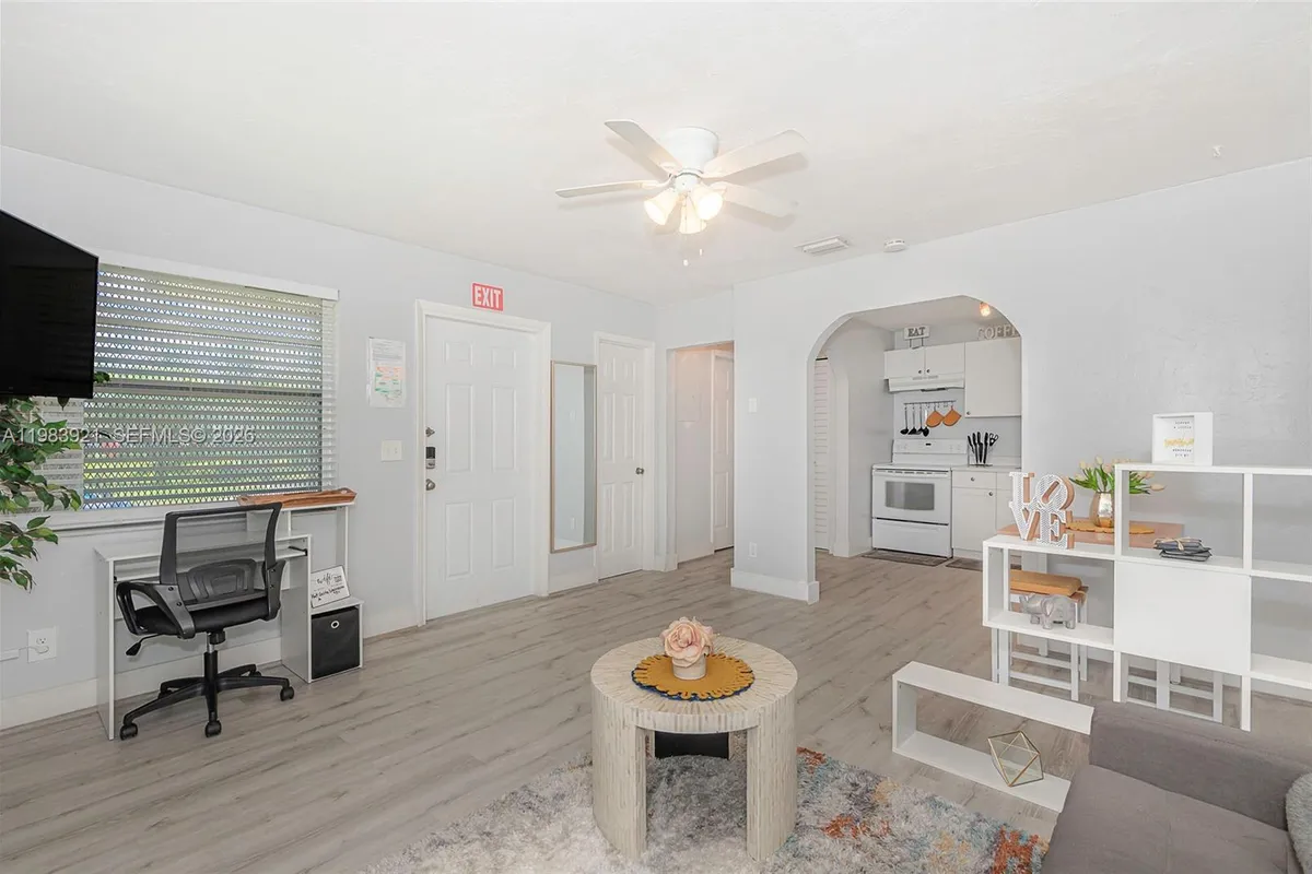 201 Columbus Pkwy, Hollywood FL 33021