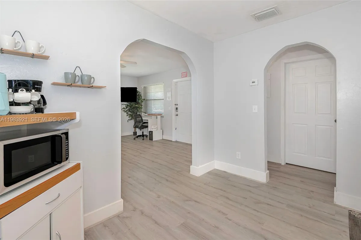 201 Columbus Pkwy, Hollywood FL 33021