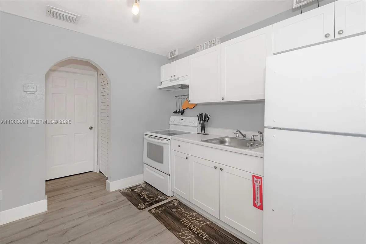 201 Columbus Pkwy, Hollywood FL 33021