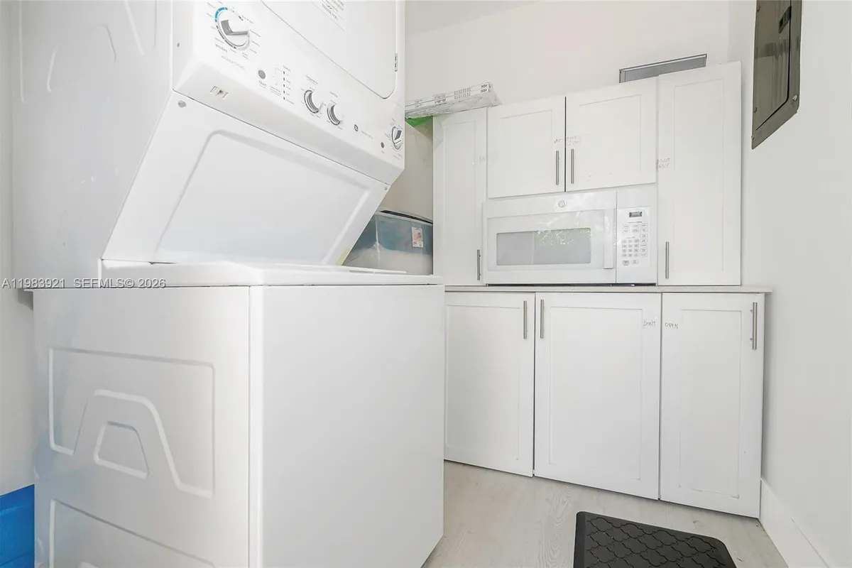 201 Columbus Pkwy, Hollywood FL 33021