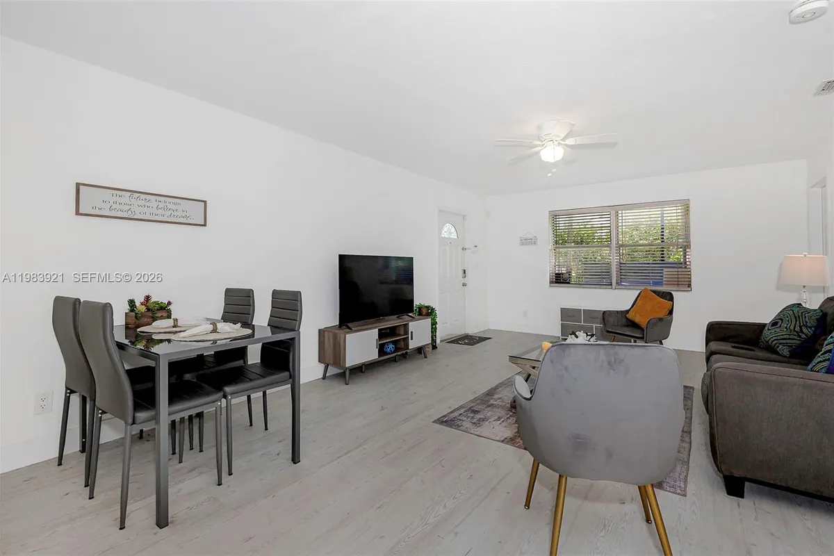 201 Columbus Pkwy, Hollywood FL 33021