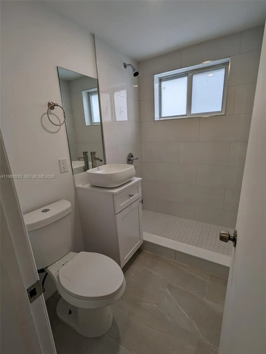 220 Collins Ave # 5A, Miami Beach FL 33139