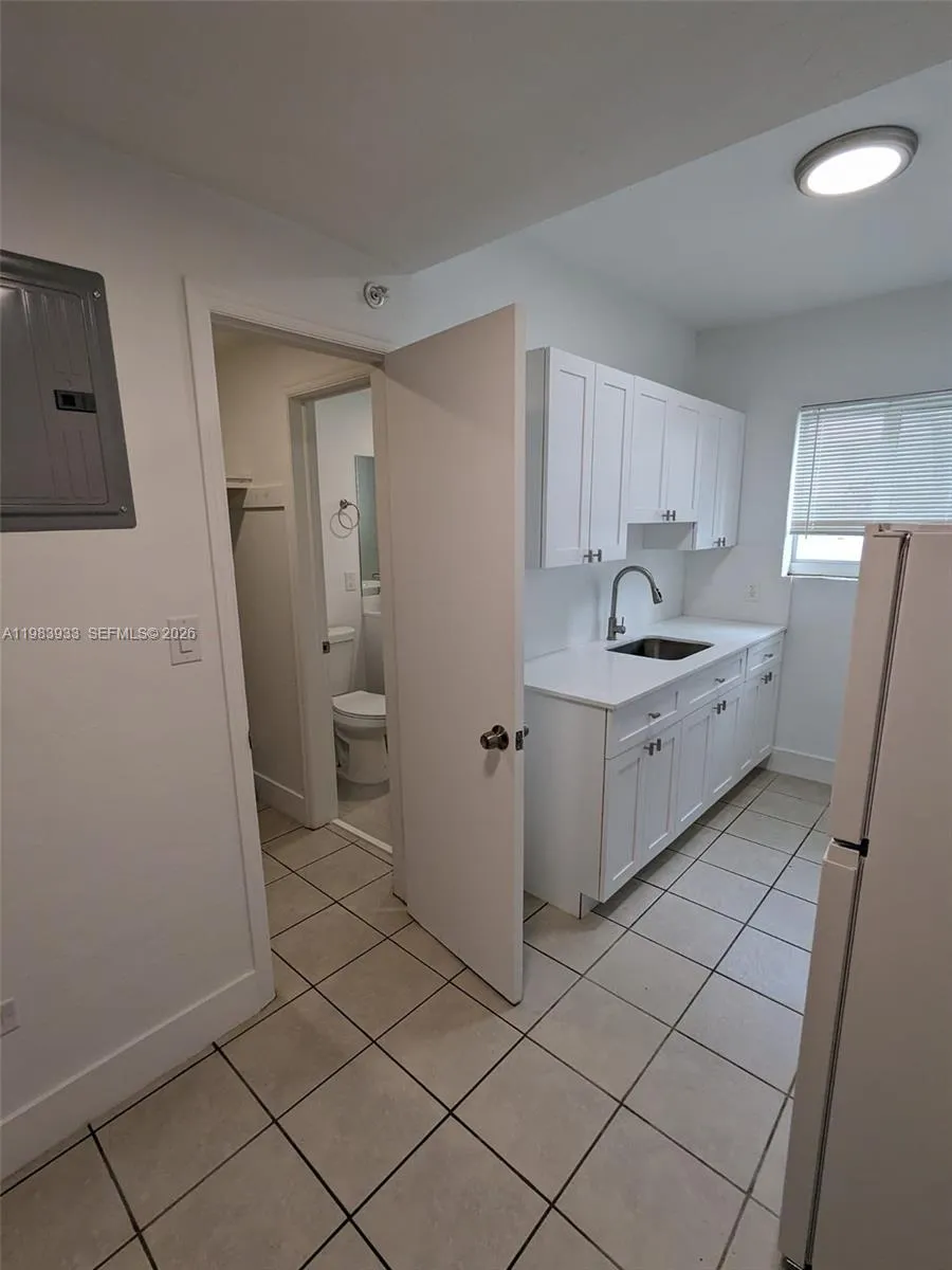 220 Collins Ave # 5A, Miami Beach FL 33139