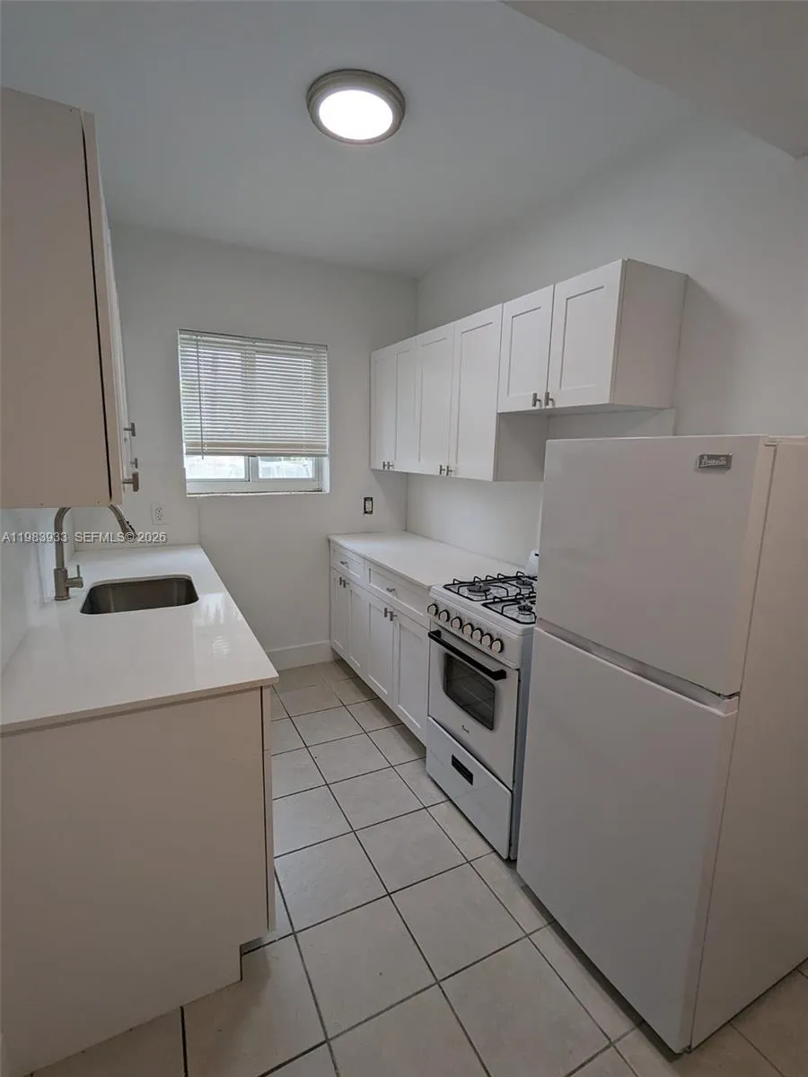 220 Collins Ave # 5A, Miami Beach FL 33139