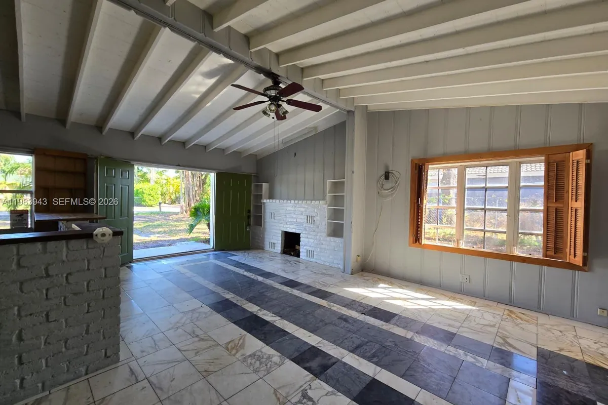 6208 SW 26th St, Miramar FL 33023