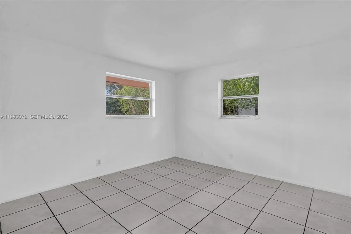 5441 NW 17th Ct, Lauderhill FL 33313