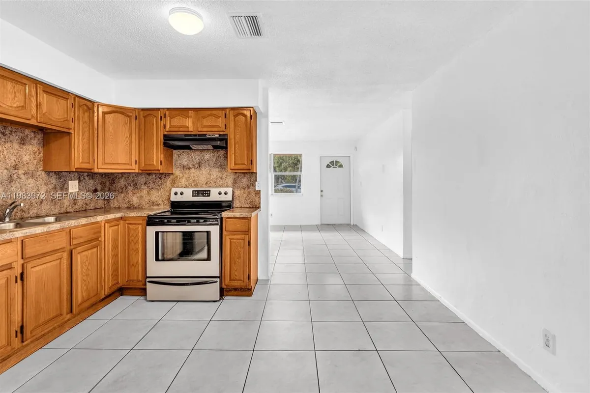 5441 NW 17th Ct, Lauderhill FL 33313