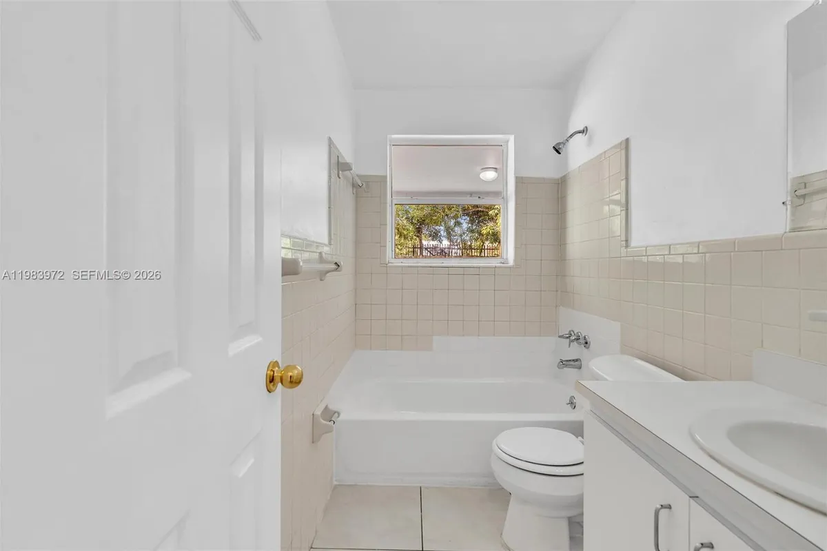 5441 NW 17th Ct, Lauderhill FL 33313