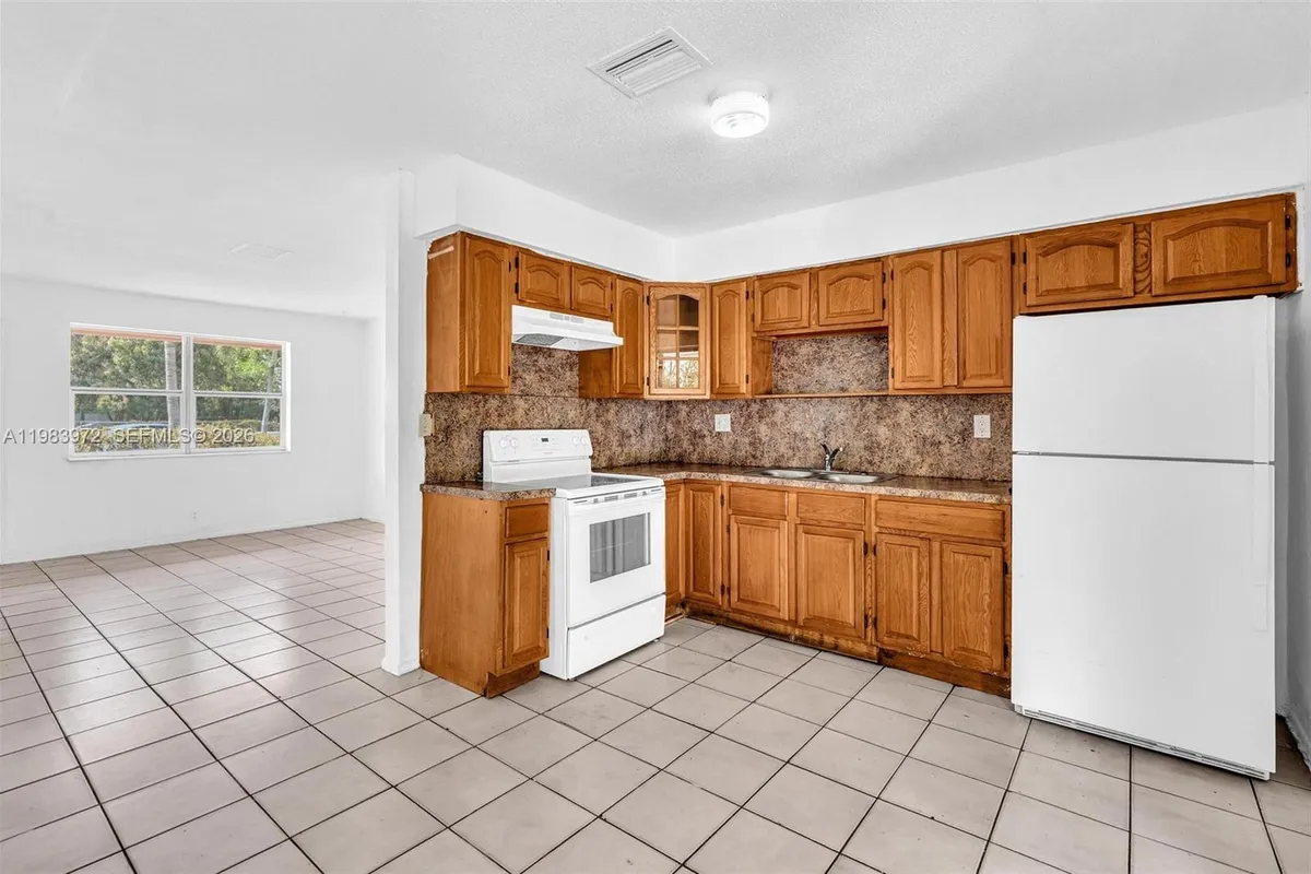 5441 NW 17th Ct, Lauderhill FL 33313