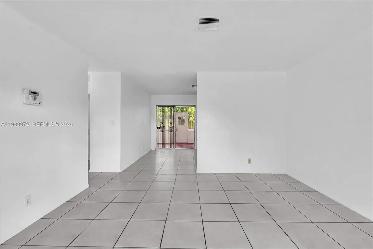 5441 NW 17th Ct, Lauderhill FL 33313