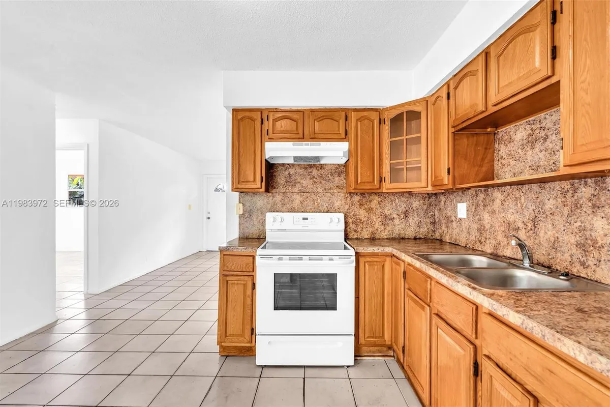 5441 NW 17th Ct, Lauderhill FL 33313