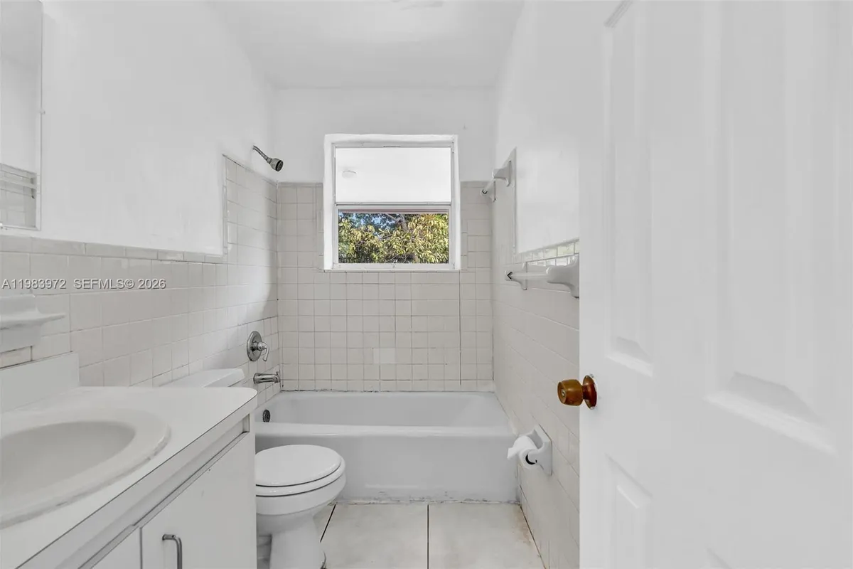 5441 NW 17th Ct, Lauderhill FL 33313