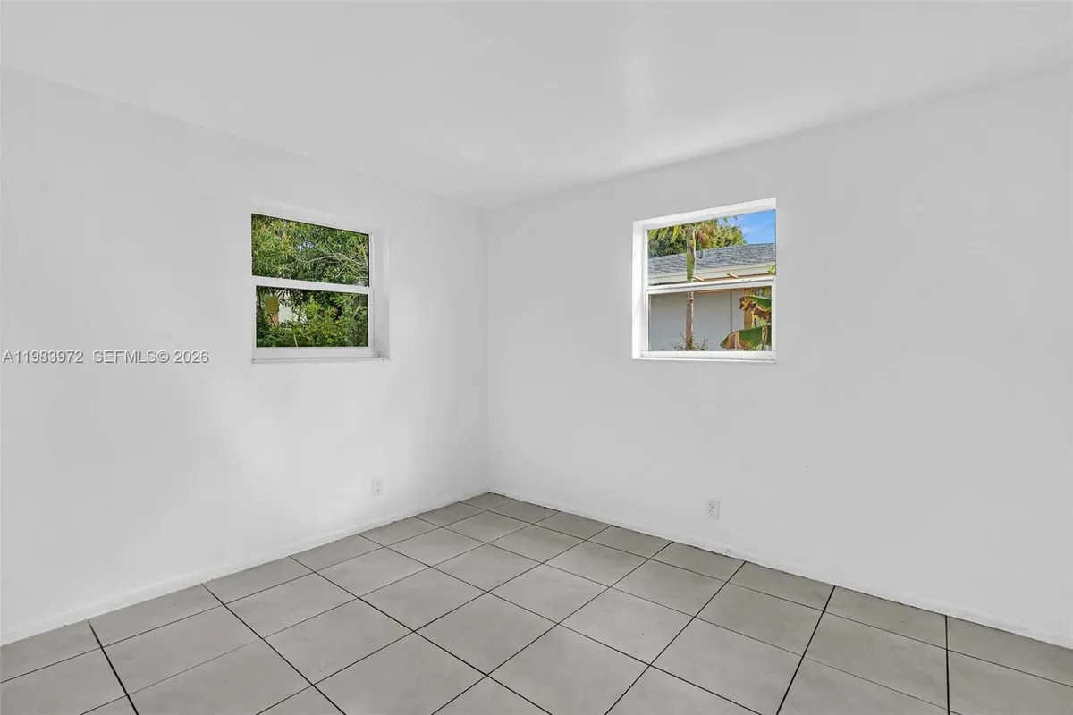 5441 NW 17th Ct, Lauderhill FL 33313