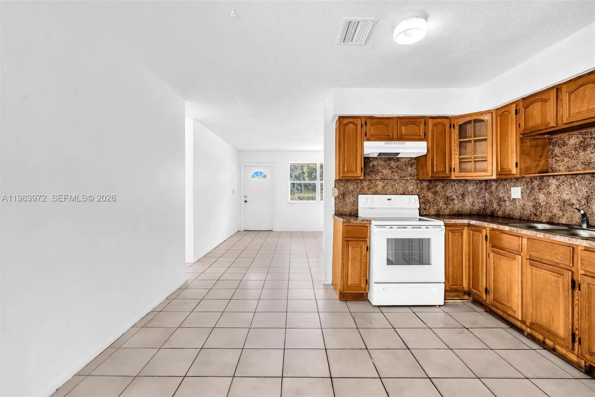 5441 NW 17th Ct, Lauderhill FL 33313