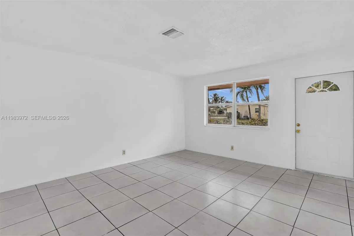 5441 NW 17th Ct, Lauderhill FL 33313