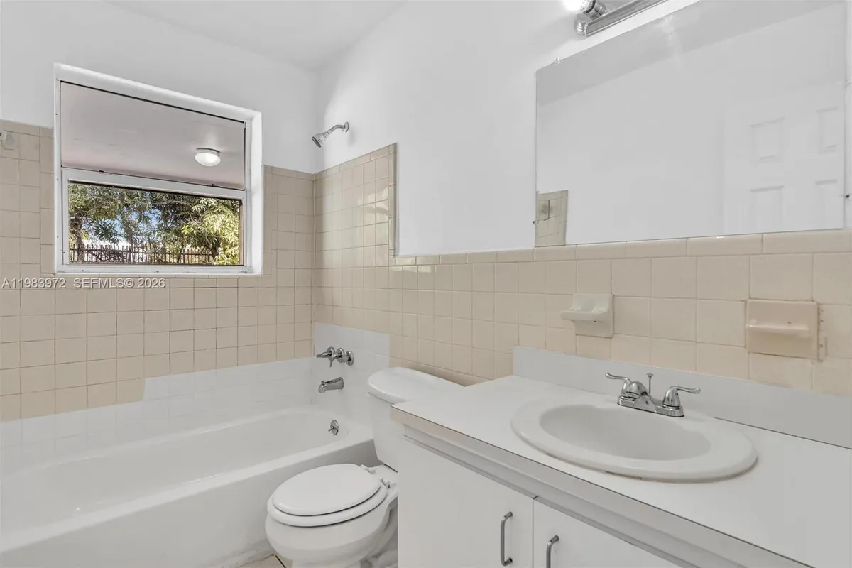 5441 NW 17th Ct, Lauderhill FL 33313