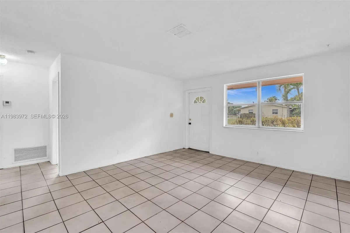 5441 NW 17th Ct, Lauderhill FL 33313