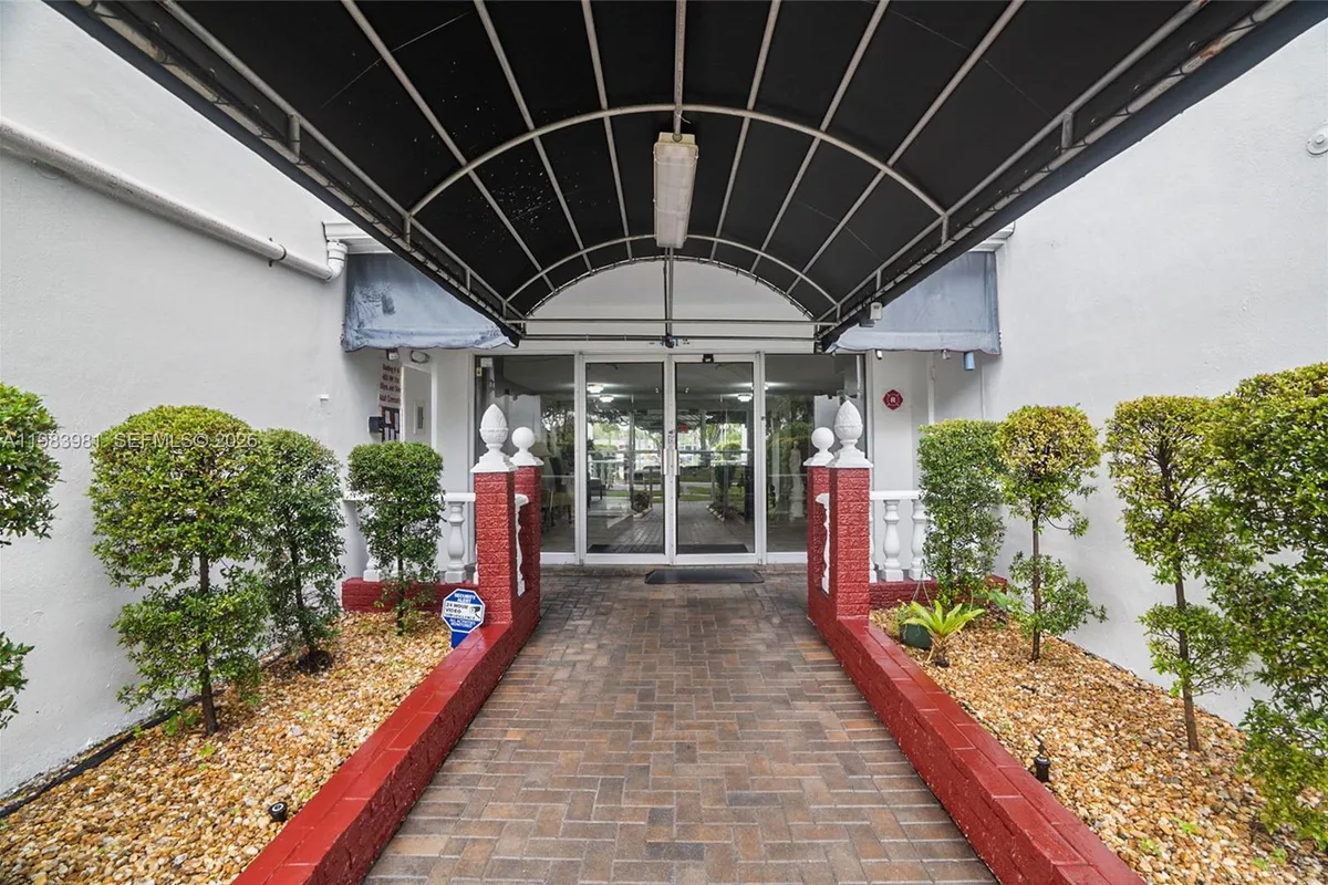 4851 NW 21st St # 107, Lauderhill FL 33313