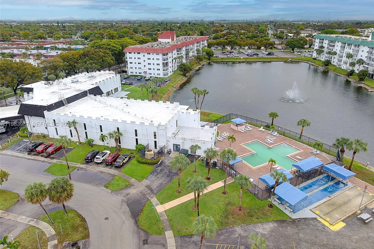 4851 NW 21st St # 107, Lauderhill FL 33313