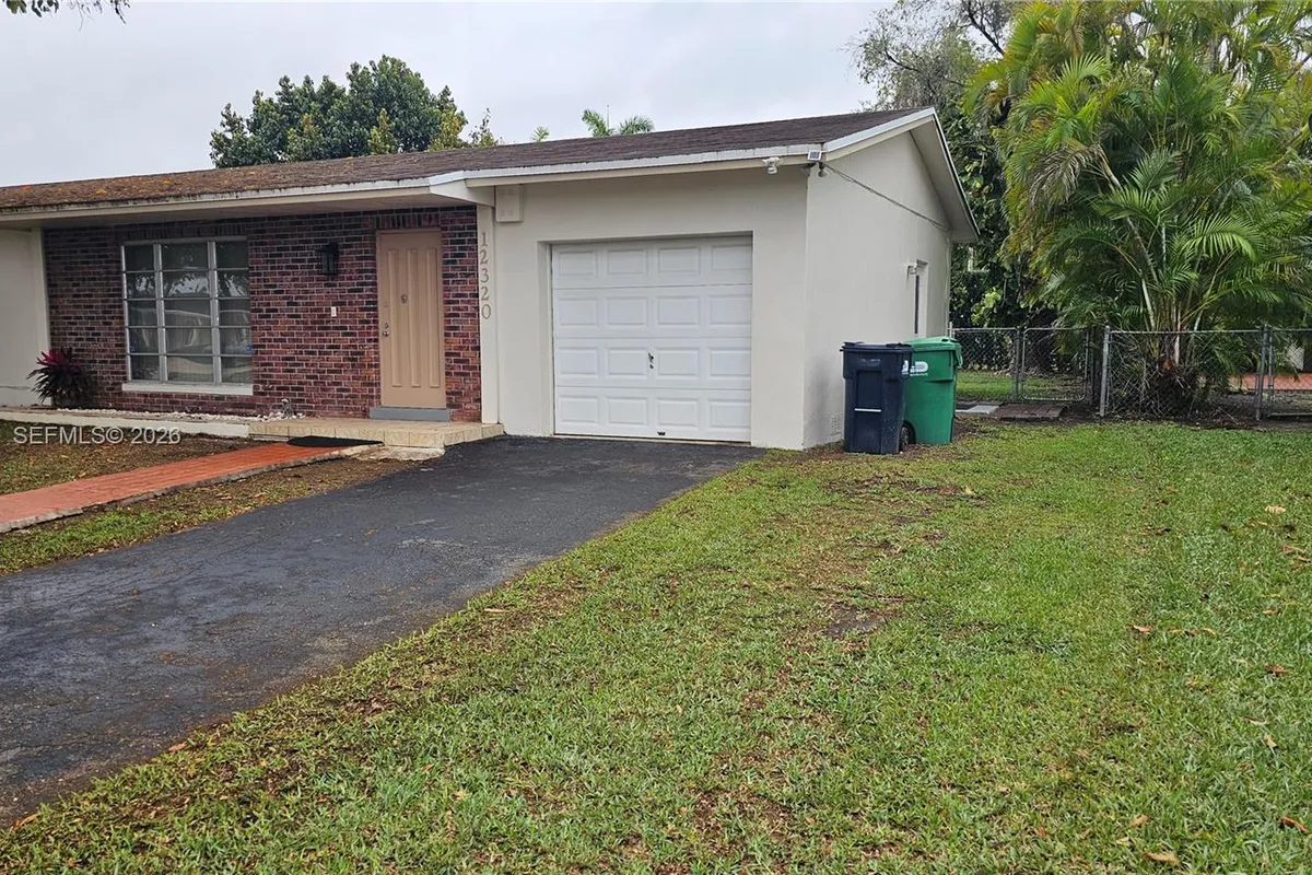 12320 SW 105th St, Miami FL 33186