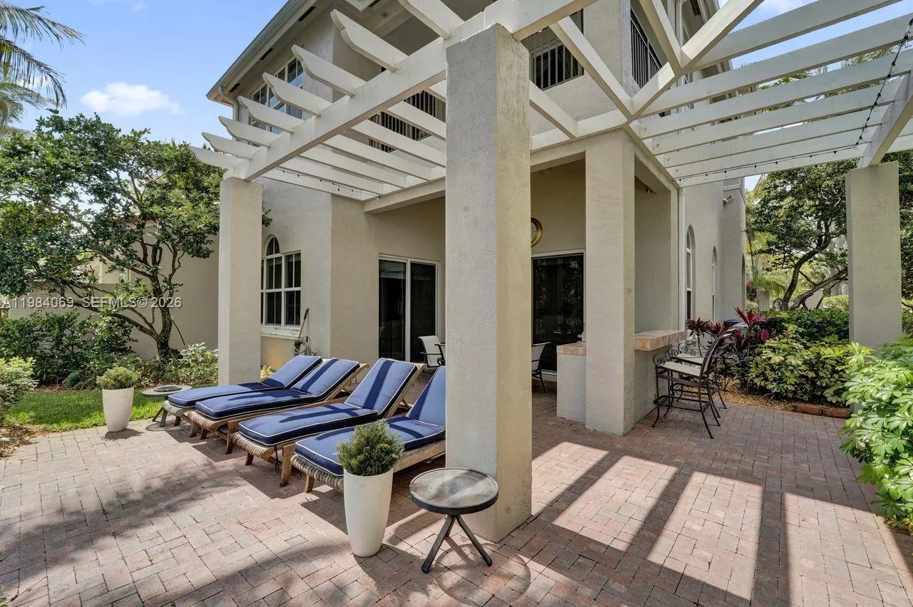 899 Spinnaker Dr W, Hollywood FL 33019