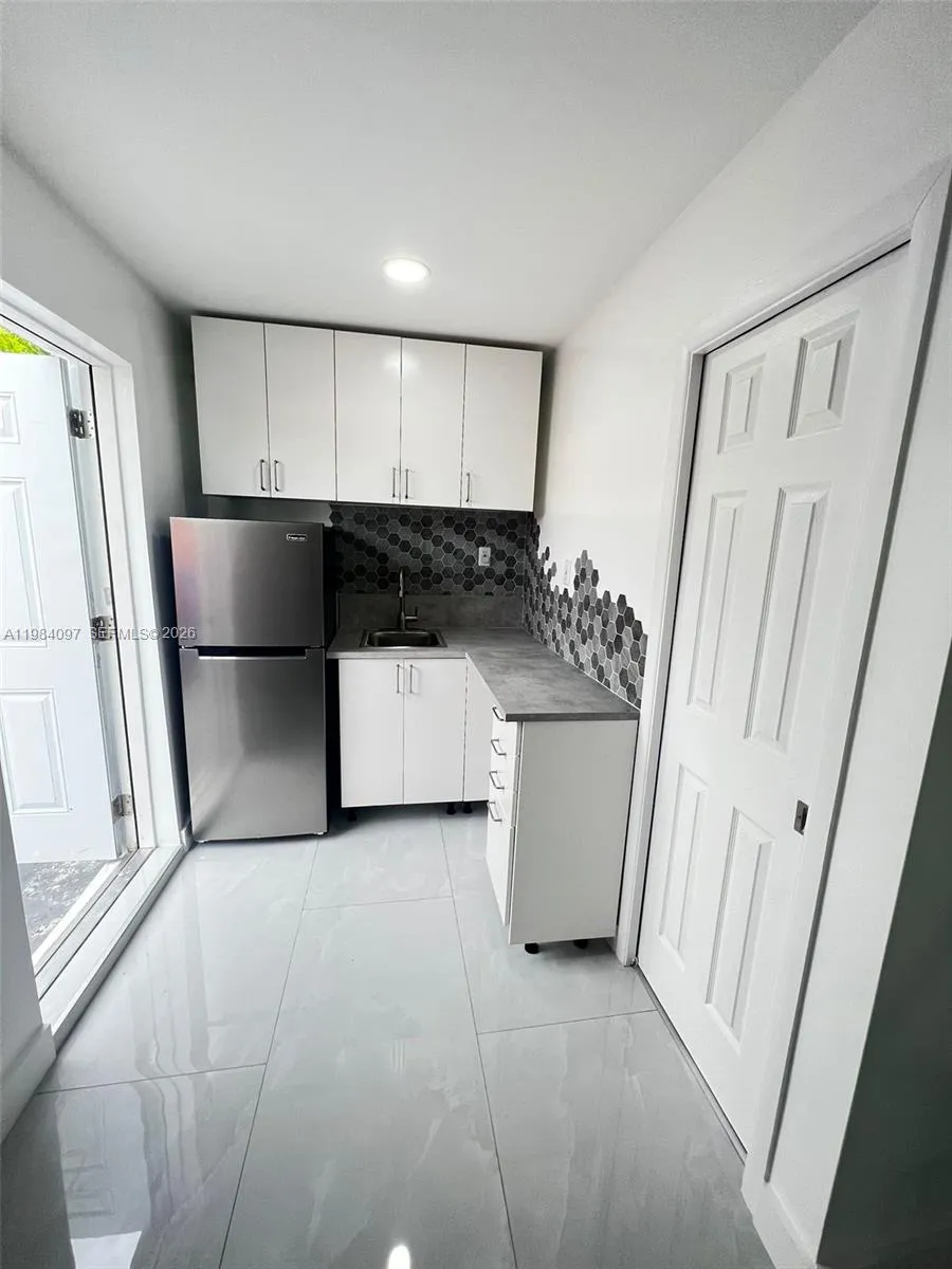 4021 NW 6th St, Miami FL 33126