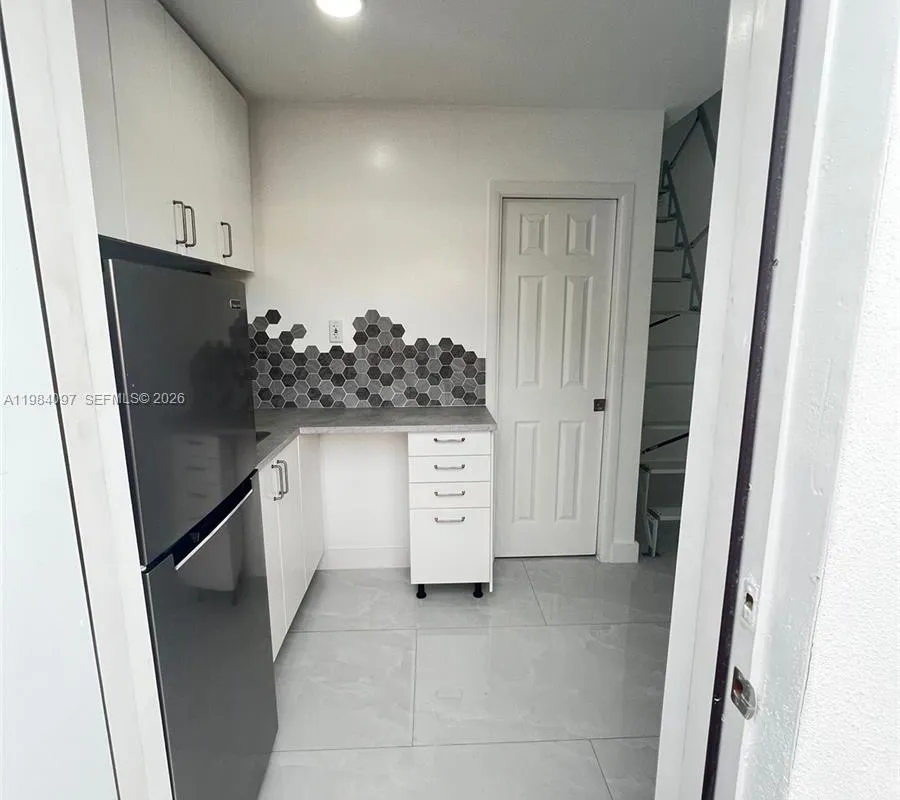 4021 NW 6th St, Miami FL 33126